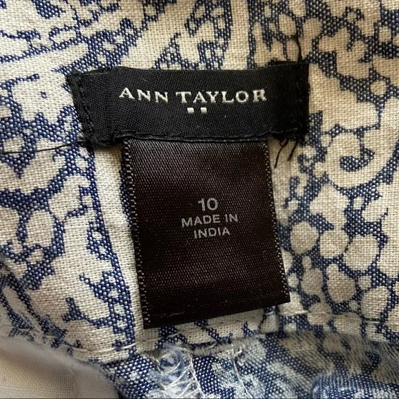 ✨NWOT✨Ann Taylor Blue Patterned Shorts - Picture 3 of 7